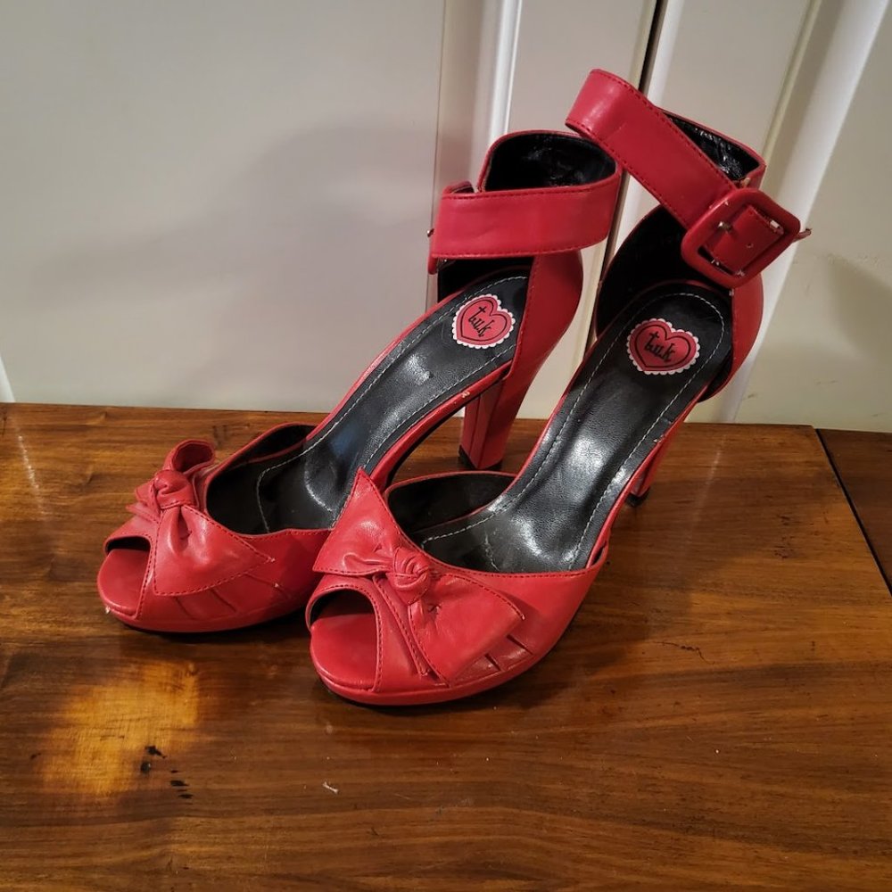 T.U.K. Red Gathered Front Peep Toe Starlet Ankle Heels Size 9